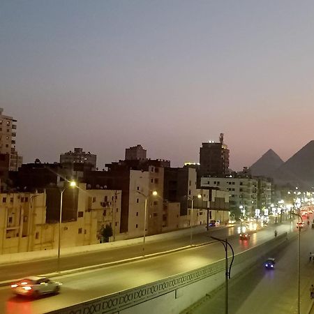 Pyramids Road Guest House Cozy Rooms And Rooftop Breakfast With The Pyramids View Nazlet el-Sîsi Exteriér fotografie