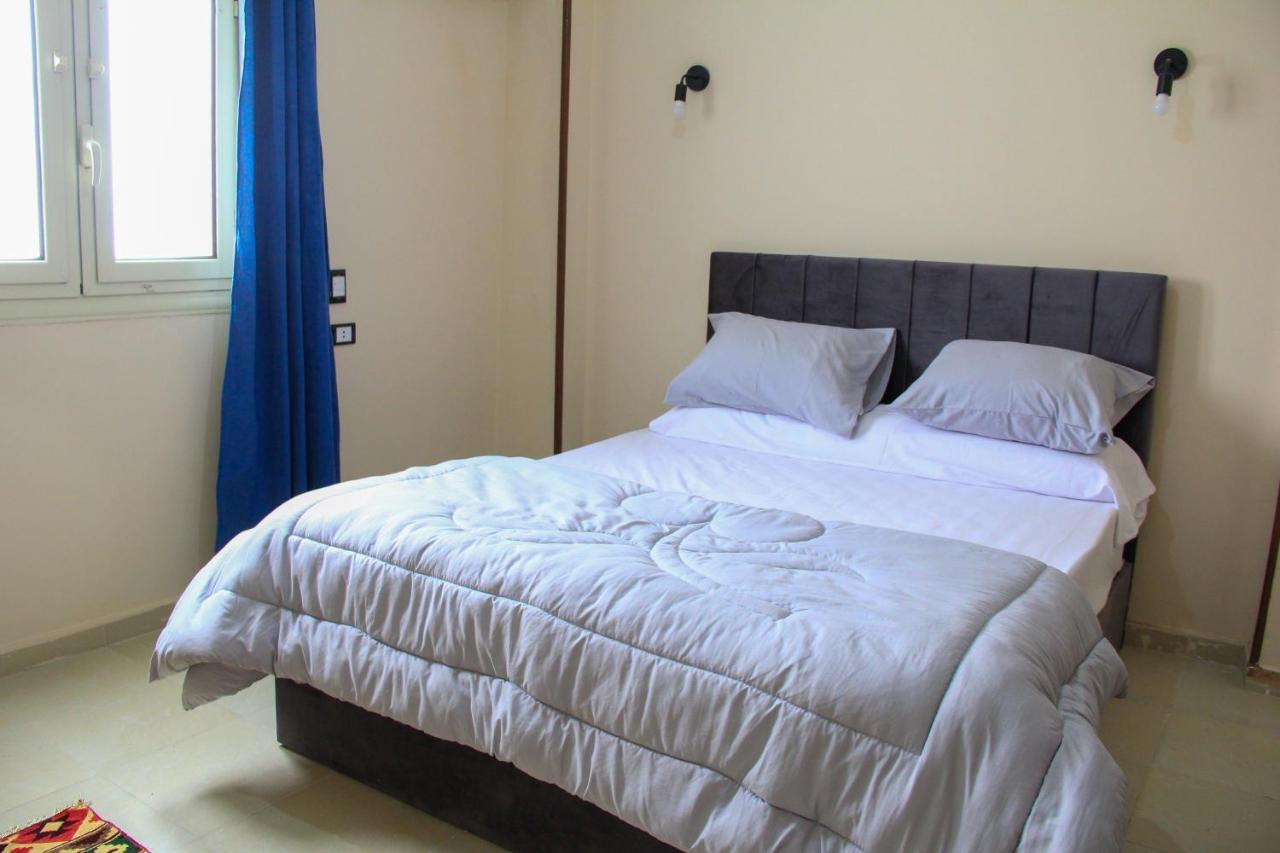 Pyramids Road Guest House Cozy Rooms And Rooftop Breakfast With The Pyramids View Nazlet el-Sîsi Exteriér fotografie