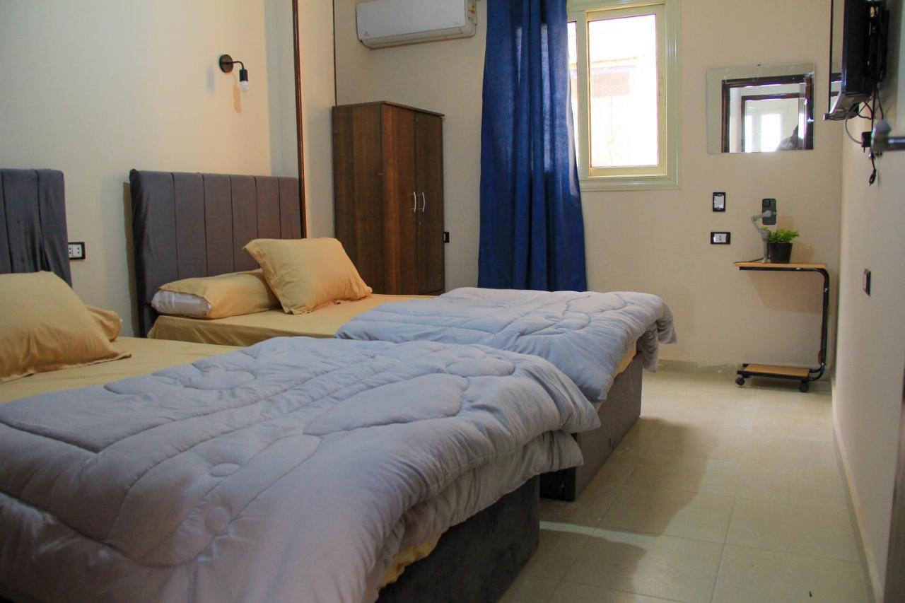 Pyramids Road Guest House Cozy Rooms And Rooftop Breakfast With The Pyramids View Nazlet el-Sîsi Exteriér fotografie