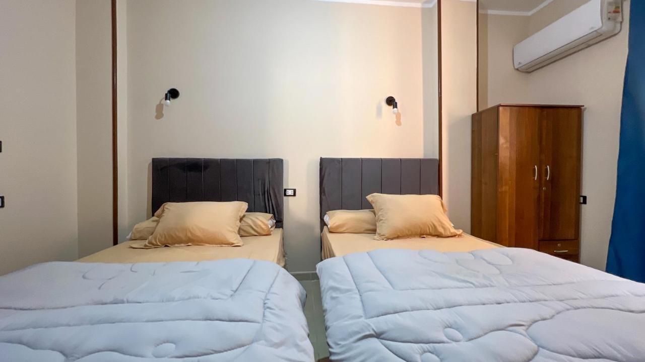 Pyramids Road Guest House Cozy Rooms And Rooftop Breakfast With The Pyramids View Nazlet el-Sîsi Exteriér fotografie