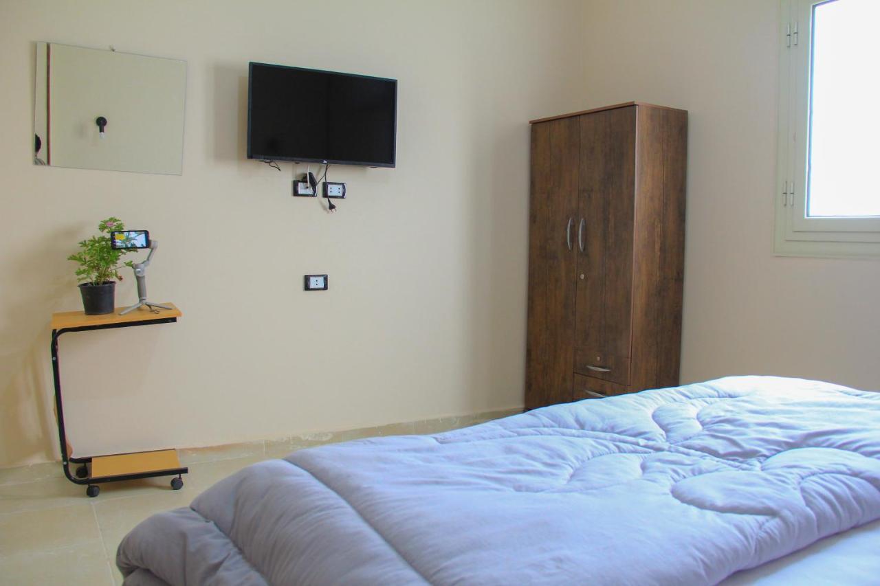 Pyramids Road Guest House Cozy Rooms And Rooftop Breakfast With The Pyramids View Nazlet el-Sîsi Exteriér fotografie