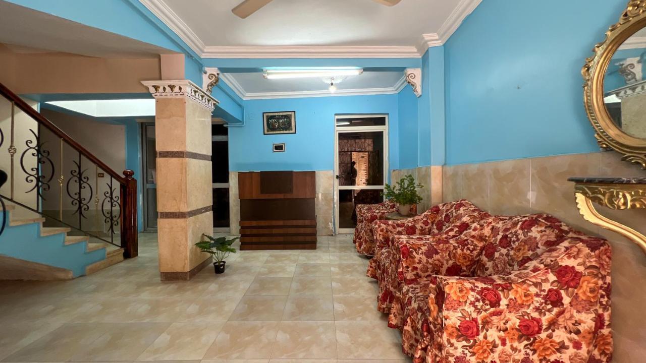 Pyramids Road Guest House Cozy Rooms And Rooftop Breakfast With The Pyramids View Nazlet el-Sîsi Exteriér fotografie
