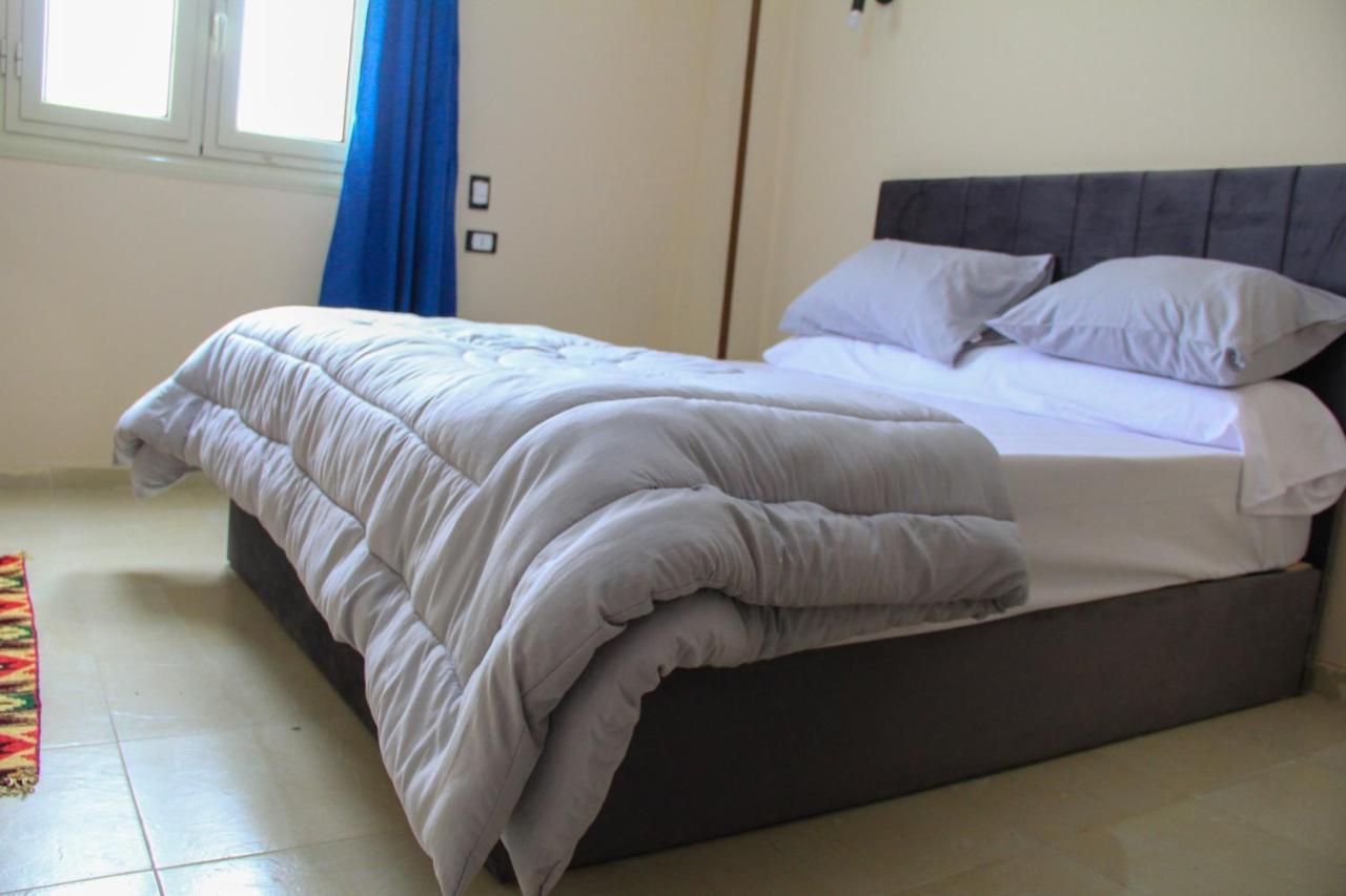 Pyramids Road Guest House Cozy Rooms And Rooftop Breakfast With The Pyramids View Nazlet el-Sîsi Exteriér fotografie