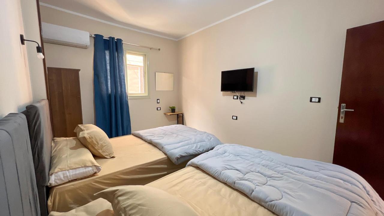 Pyramids Road Guest House Cozy Rooms And Rooftop Breakfast With The Pyramids View Nazlet el-Sîsi Exteriér fotografie