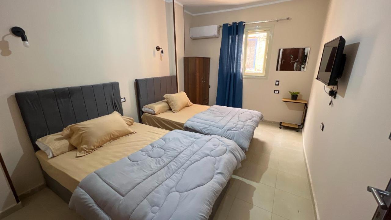 Pyramids Road Guest House Cozy Rooms And Rooftop Breakfast With The Pyramids View Nazlet el-Sîsi Exteriér fotografie