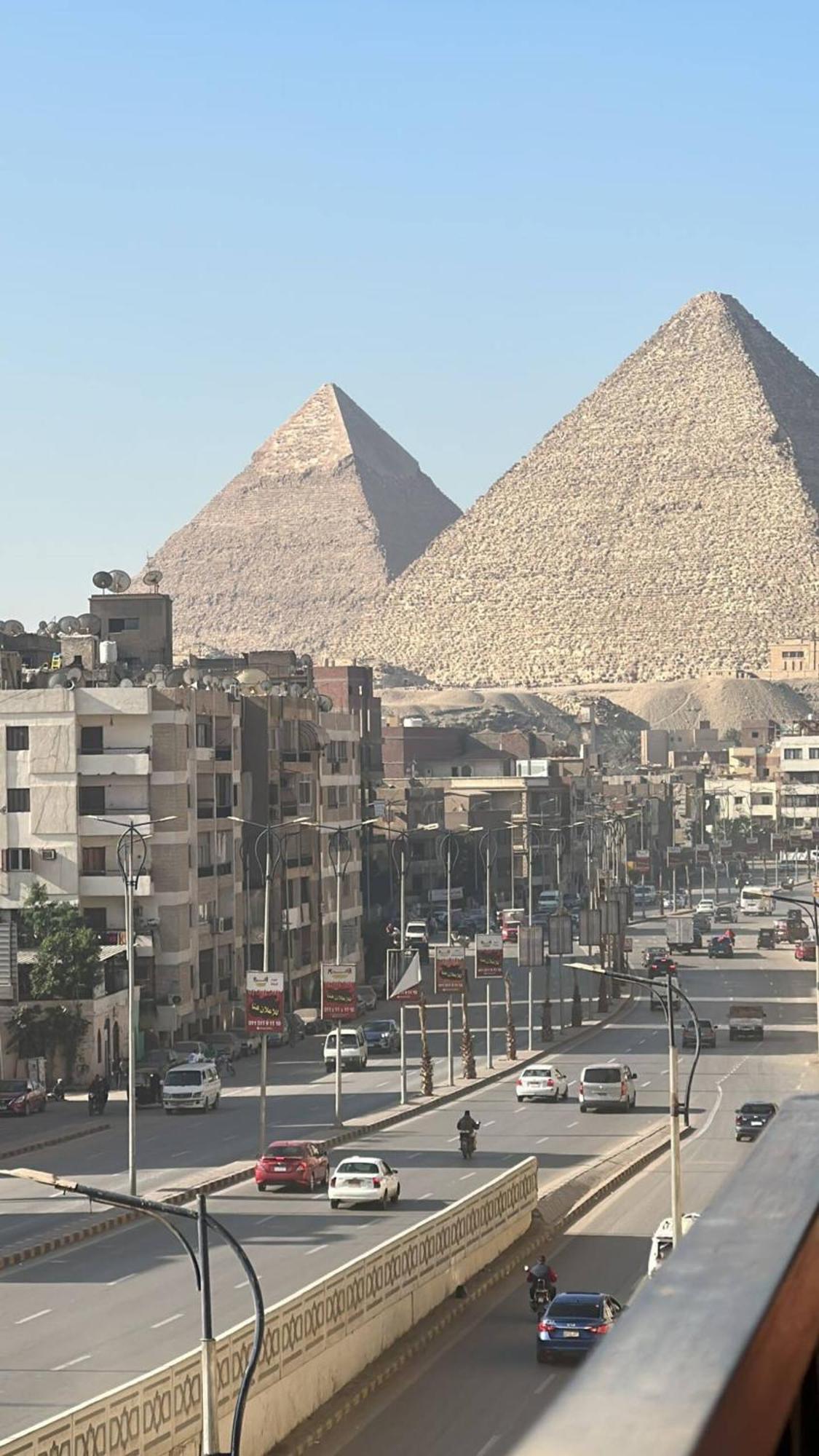 Pyramids Road Guest House Cozy Rooms And Rooftop Breakfast With The Pyramids View Nazlet el-Sîsi Exteriér fotografie