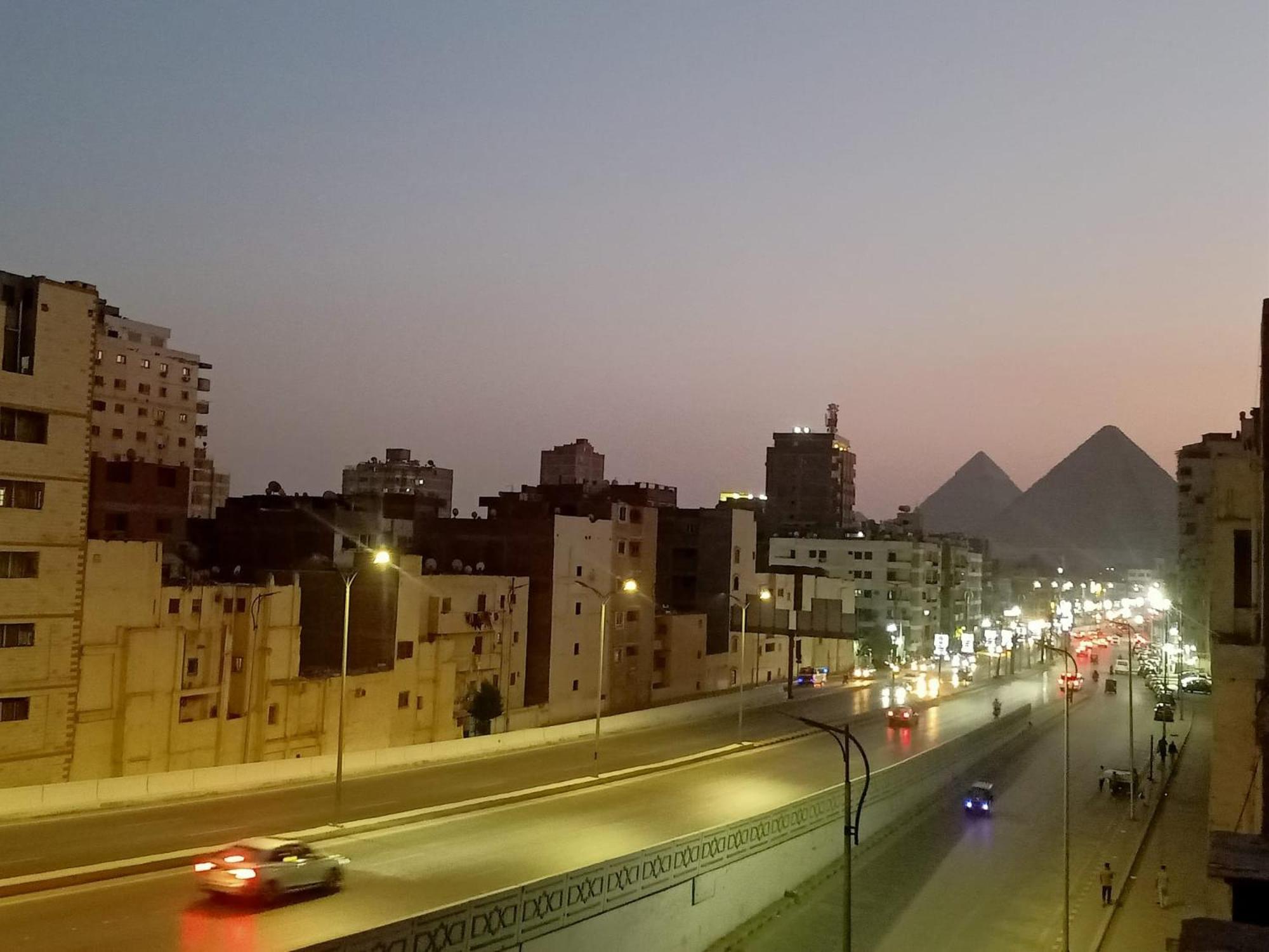 Pyramids Road Guest House Cozy Rooms And Rooftop Breakfast With The Pyramids View Nazlet el-Sîsi Exteriér fotografie