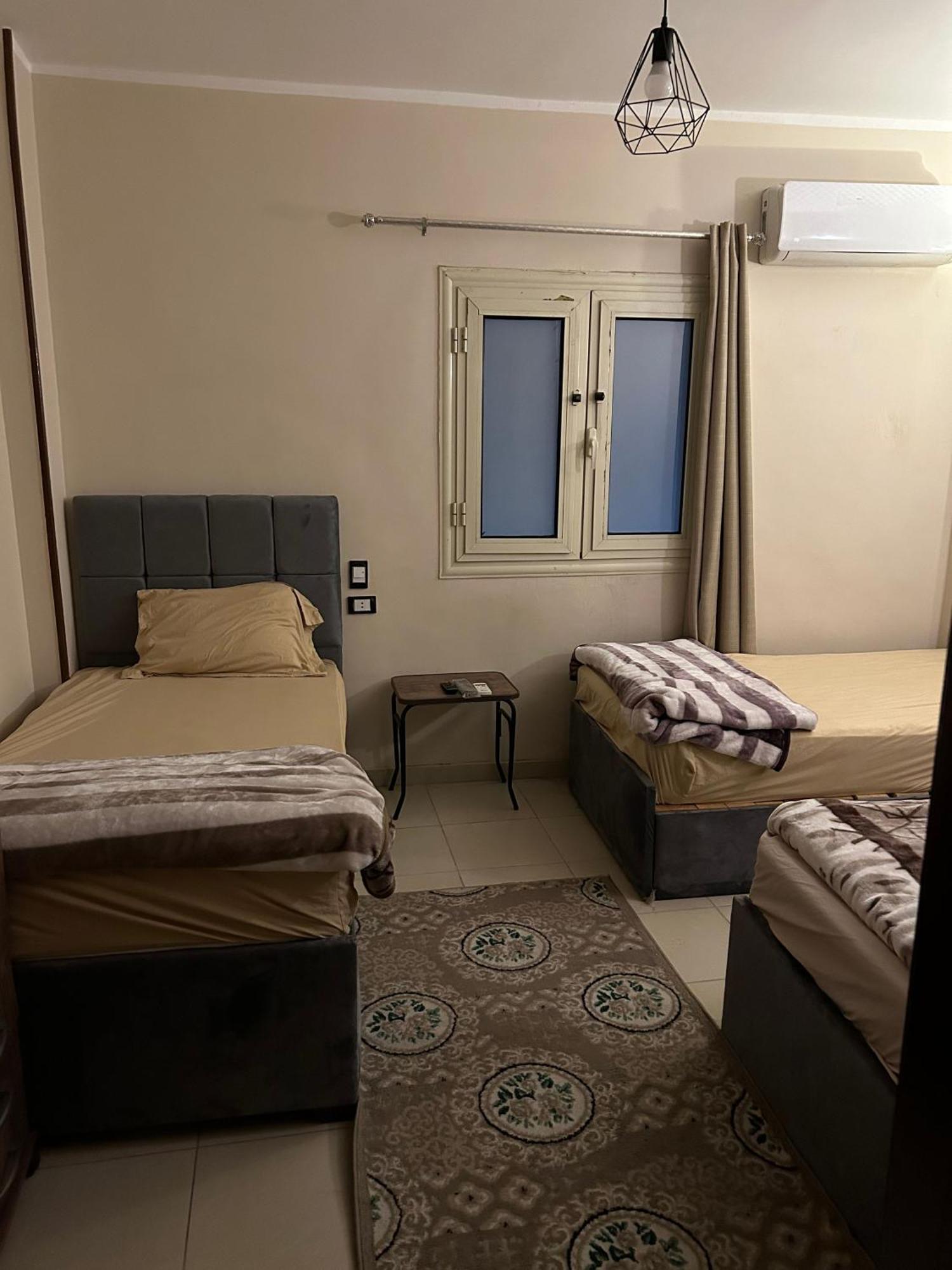 Pyramids Road Guest House Cozy Rooms And Rooftop Breakfast With The Pyramids View Nazlet el-Sîsi Exteriér fotografie
