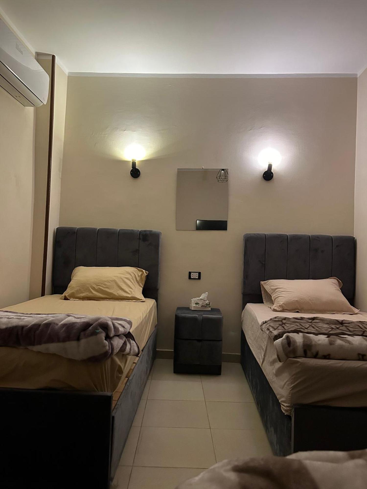 Pyramids Road Guest House Cozy Rooms And Rooftop Breakfast With The Pyramids View Nazlet el-Sîsi Exteriér fotografie
