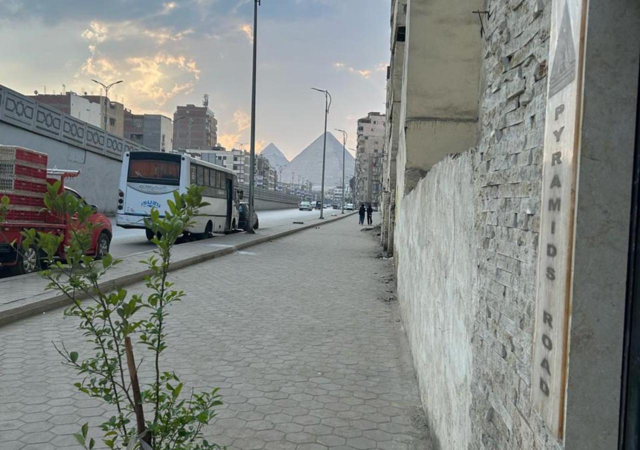Pyramids Road Guest House Cozy Rooms And Rooftop Breakfast With The Pyramids View Nazlet el-Sîsi Exteriér fotografie