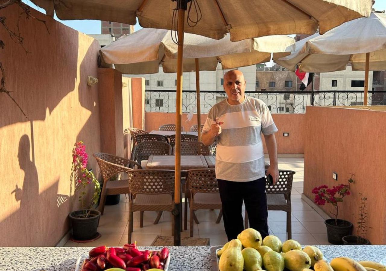Pyramids Road Guest House Cozy Rooms And Rooftop Breakfast With The Pyramids View Nazlet el-Sîsi Exteriér fotografie