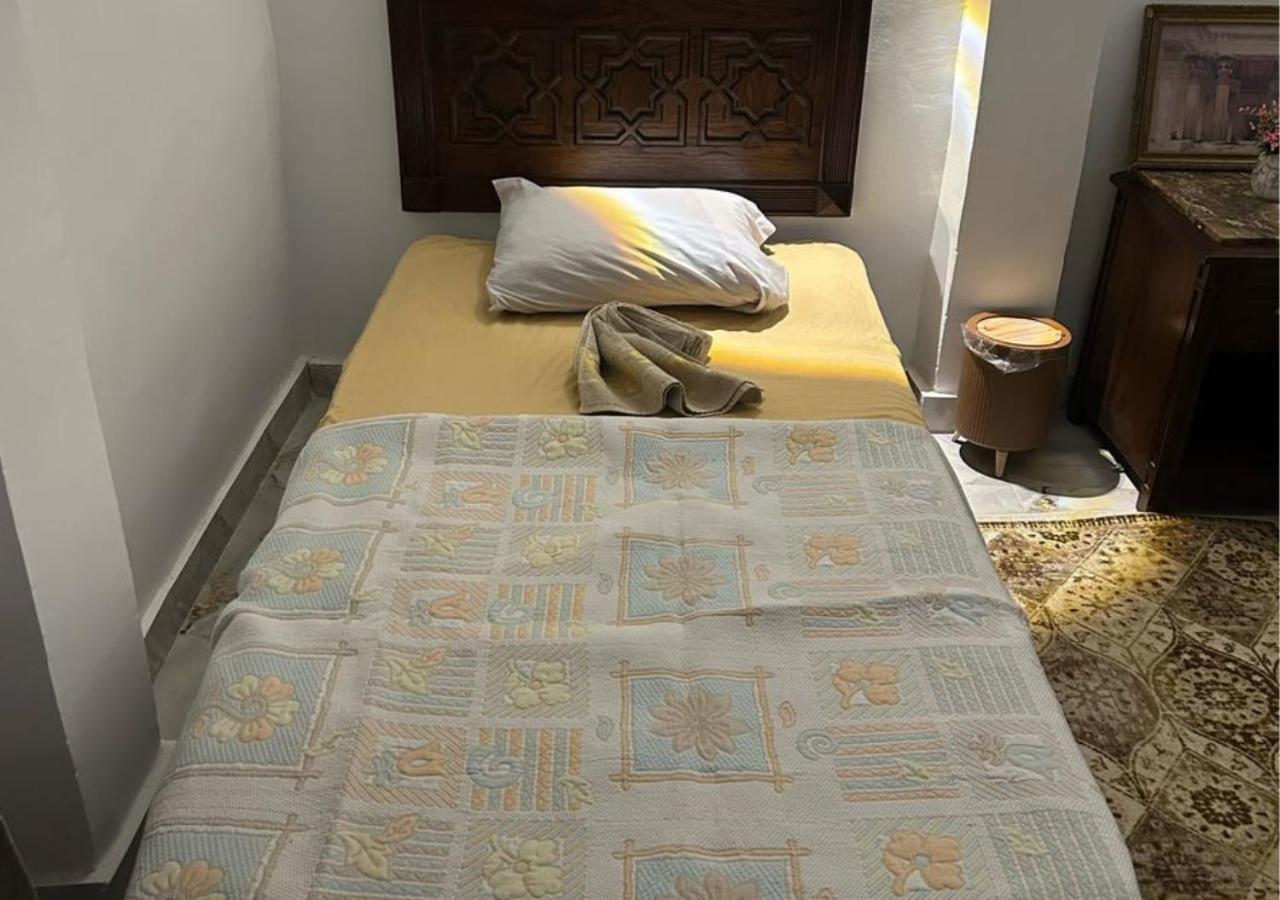 Pyramids Road Guest House Cozy Rooms And Rooftop Breakfast With The Pyramids View Nazlet el-Sîsi Exteriér fotografie