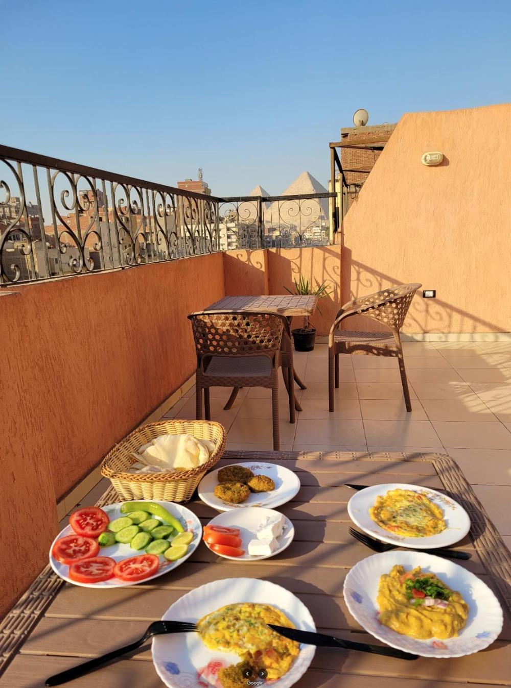 Pyramids Road Guest House Cozy Rooms And Rooftop Breakfast With The Pyramids View Nazlet el-Sîsi Exteriér fotografie